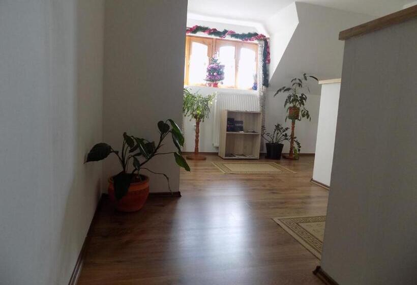 بنسيون Katica Vendégház