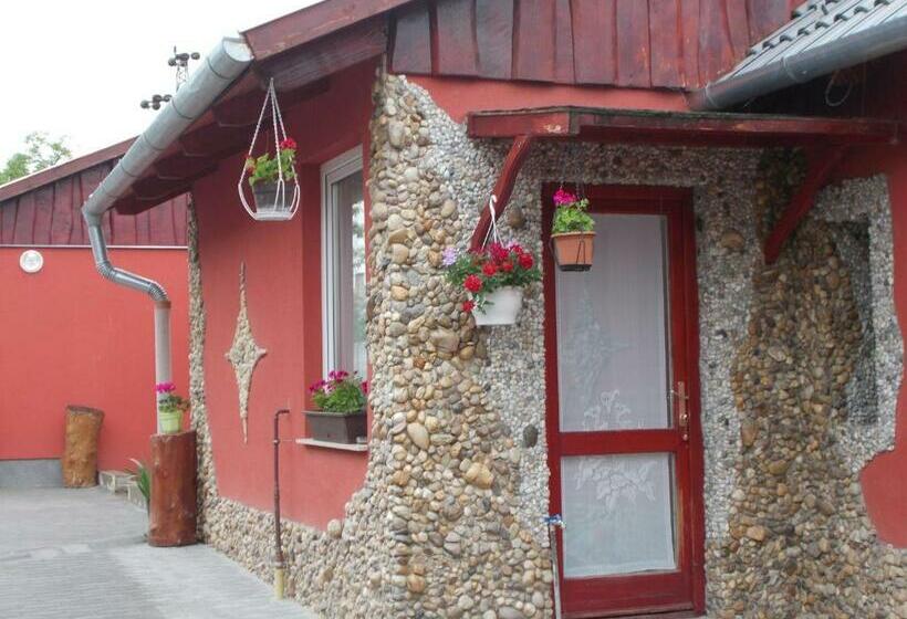 بنسيون Sárkeszi Vendégszálló