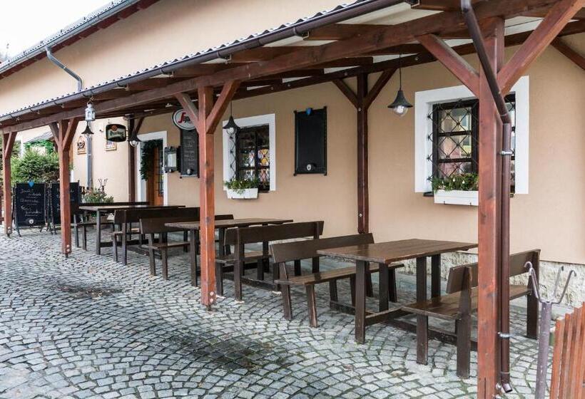 פנסיון U Námořníka Restaurant A Penzion