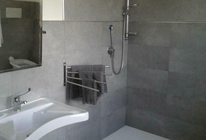 פנסיון Fgs Service Snc White Room