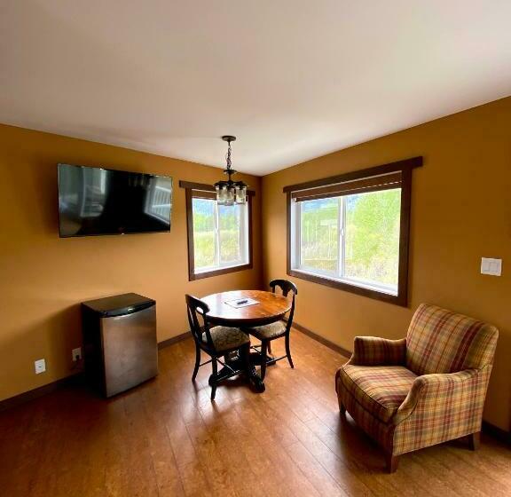 Similkameen Wild Resort & Winery Retreat