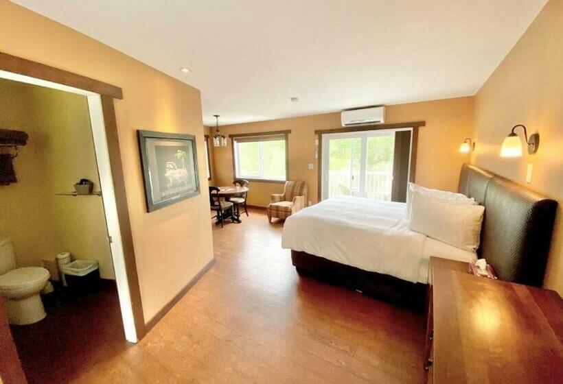 Similkameen Wild Resort & Winery Retreat