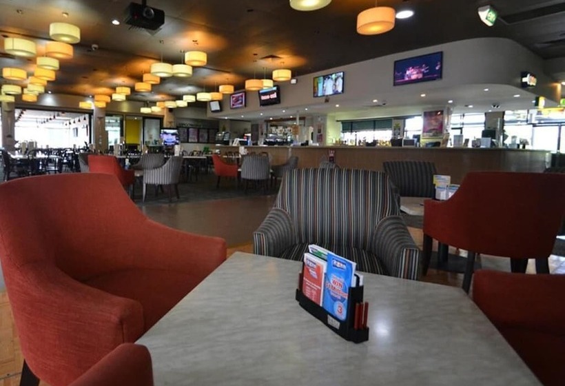 The Oaks Hotel Motel