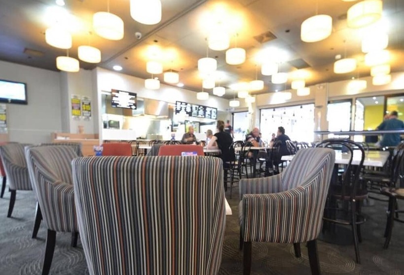 The Oaks Hotel Motel