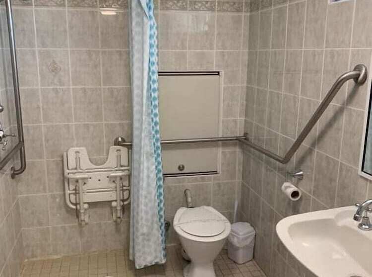 The Oaks Hotel Motel