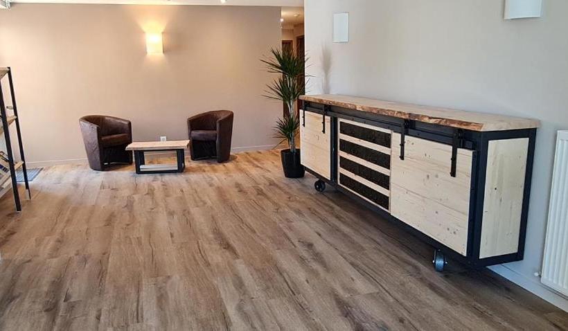 Общежитие L'auberge De La Source