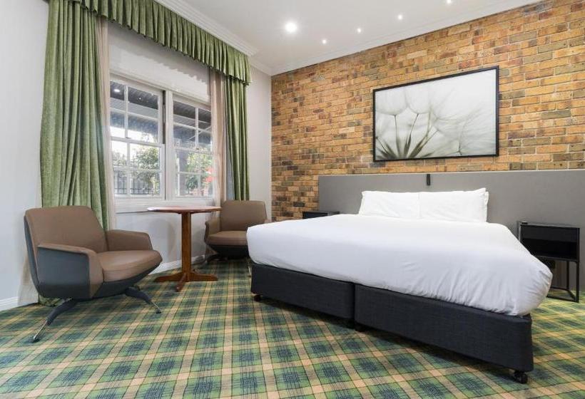 הוסטל The Carrington Inn   Bungendore