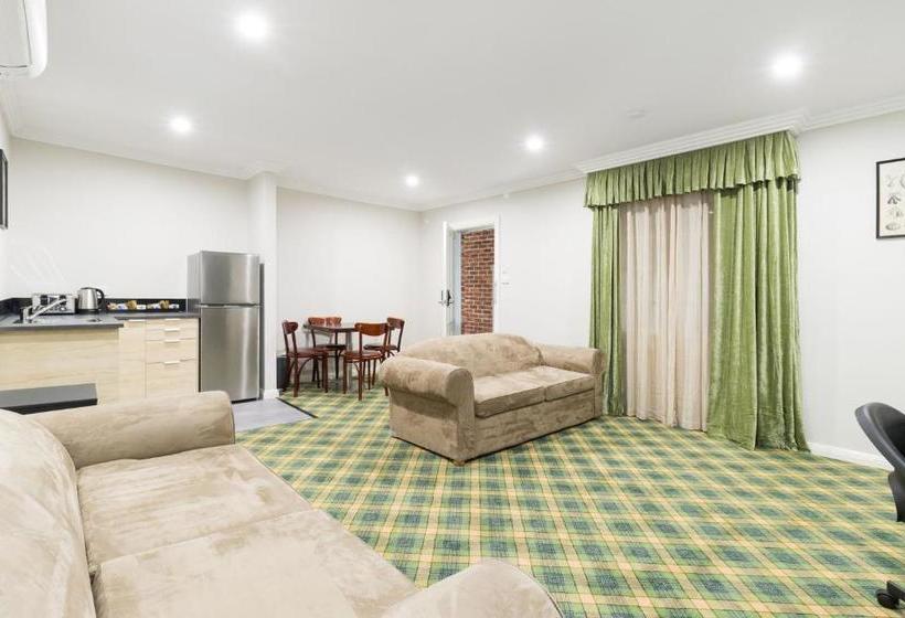 הוסטל The Carrington Inn   Bungendore