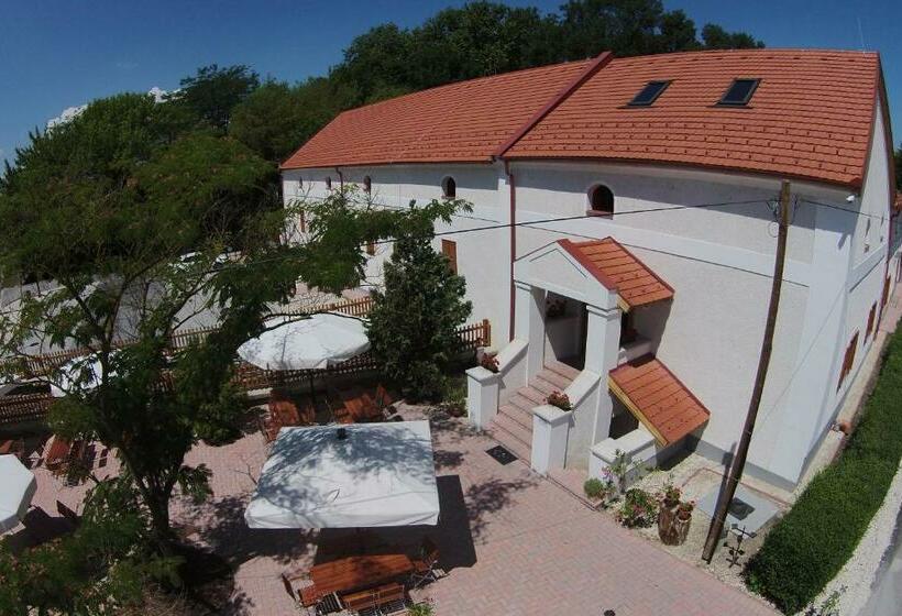 مبيت وإفطار Bak Vendéglő