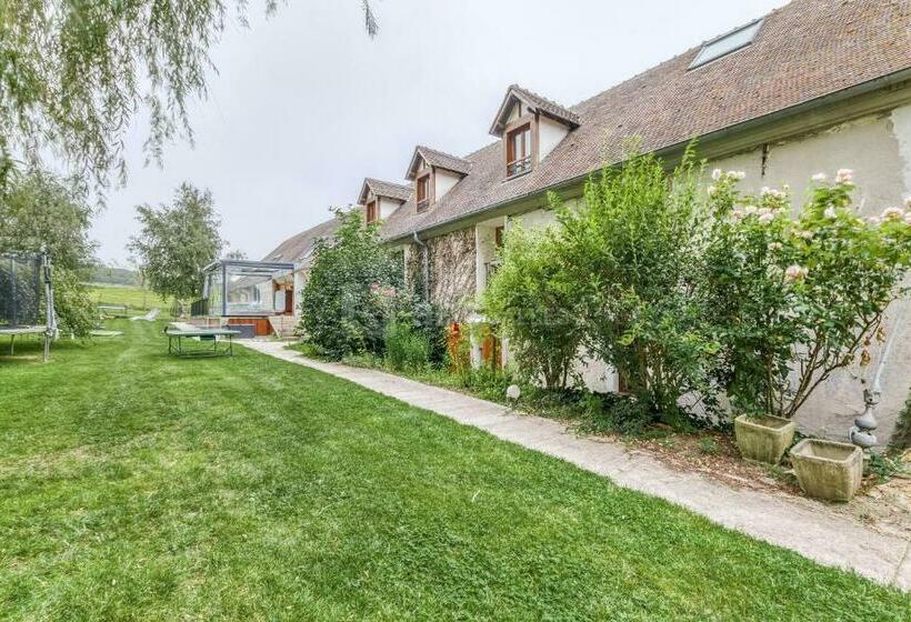 مبيت وإفطار Ferme Historique Jean De La Fontaine Et Ses Chambres D Hôtes Hammam Spa   4 étoiles