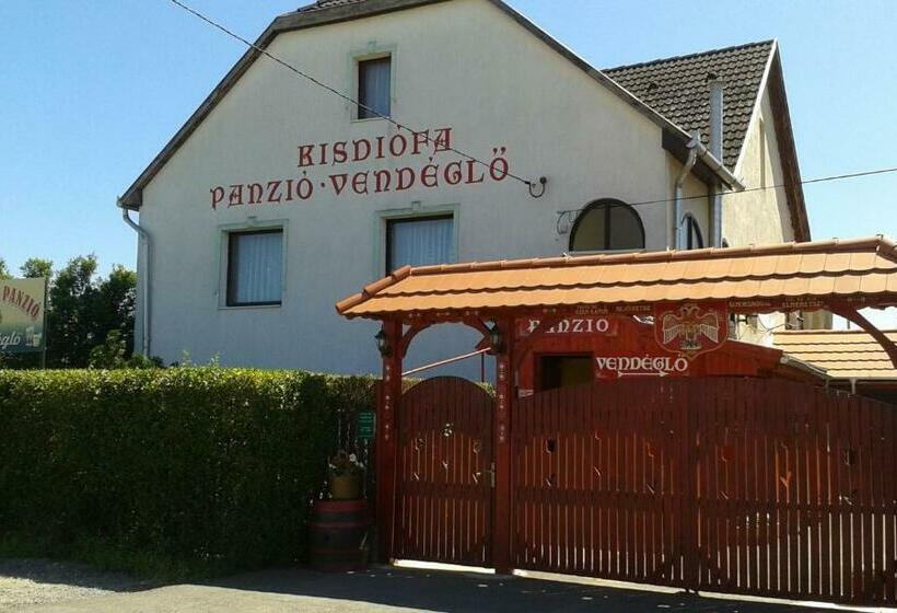 ベッドアンドブレックファースト Kisdiófa Panzió és Vendéglő