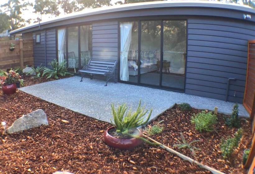 تختخواب و صبحانه Rebs B@b