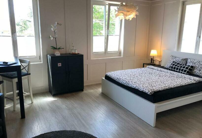 مبيت وإفطار Von May Rooms