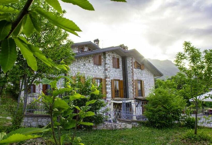 בית מלון כפרי Agriturismo Il Castagneto
