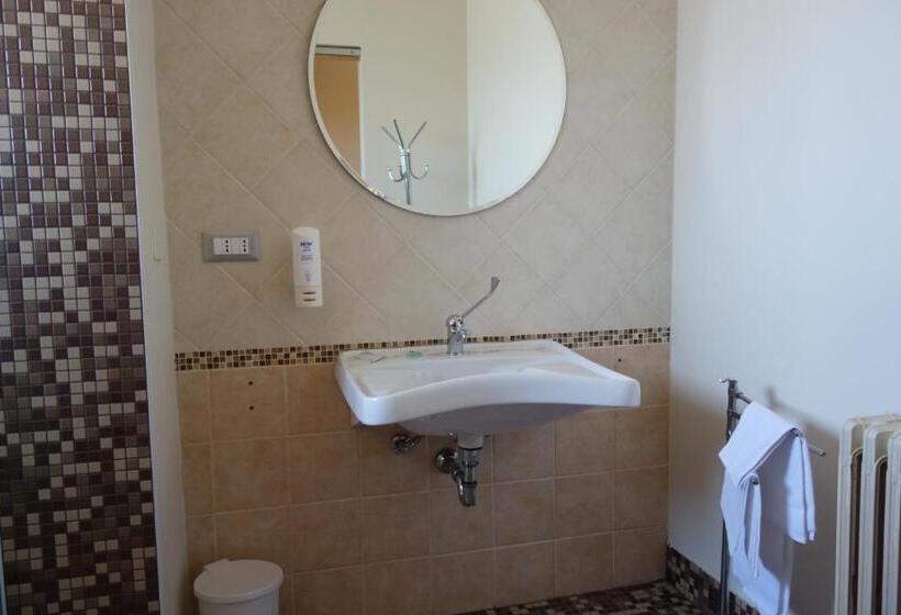 ホテル Albergo Ristorante Uspa