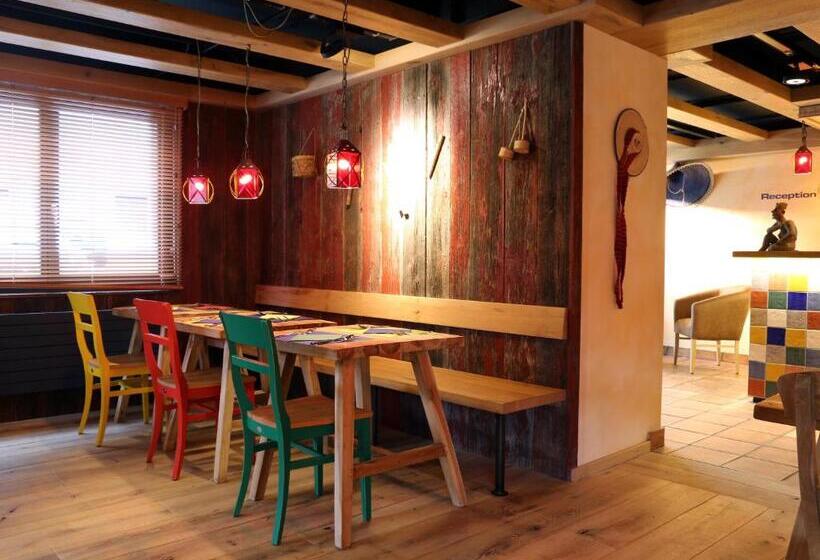 בית מלון כפרי Cinema 8