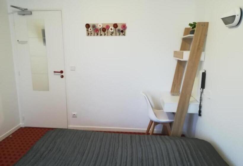 فندق De La Poste