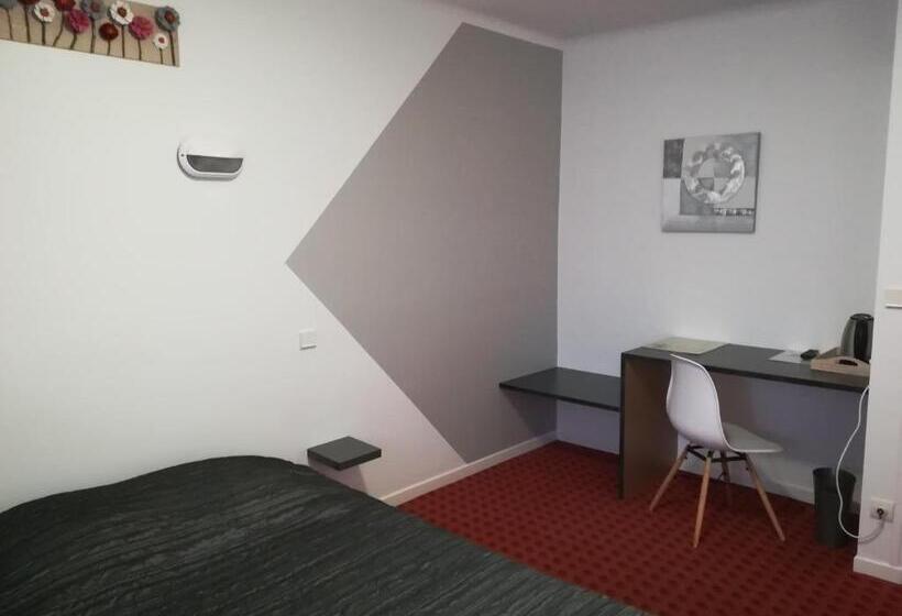 فندق De La Poste