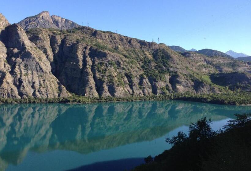 فندق De La Poste