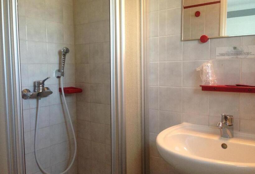 فندق De La Poste