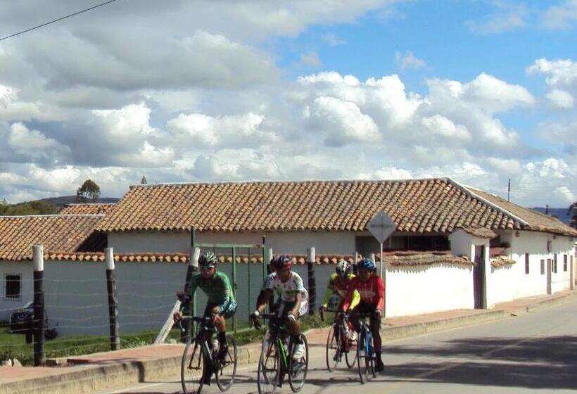 בית מלון כפרי Hacienda El Aserrio