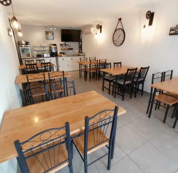 Отель Hôtel Le 15 Périgueux