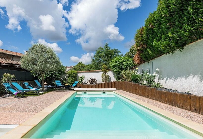 ホテル Le Place Neuve