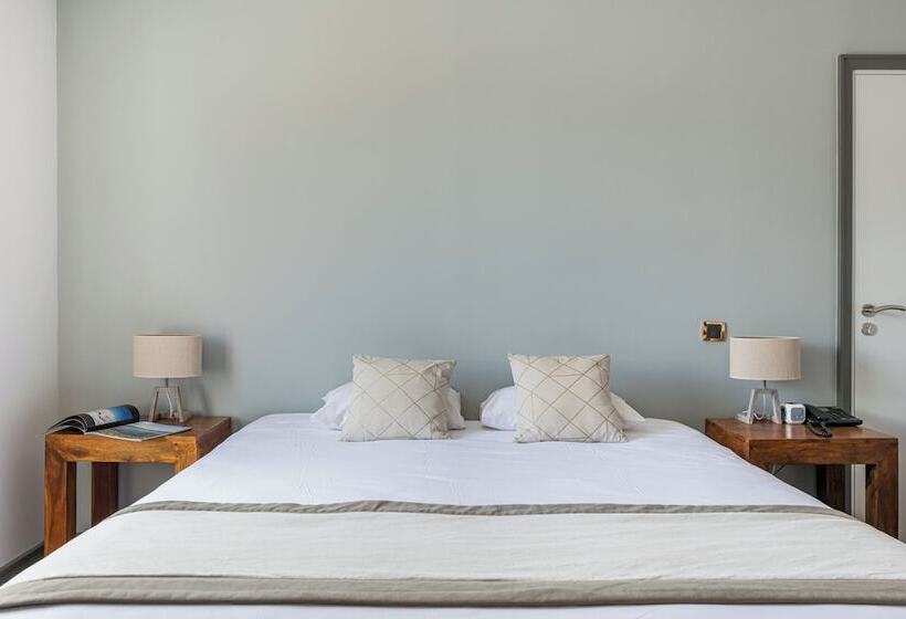 ホテル Le Place Neuve