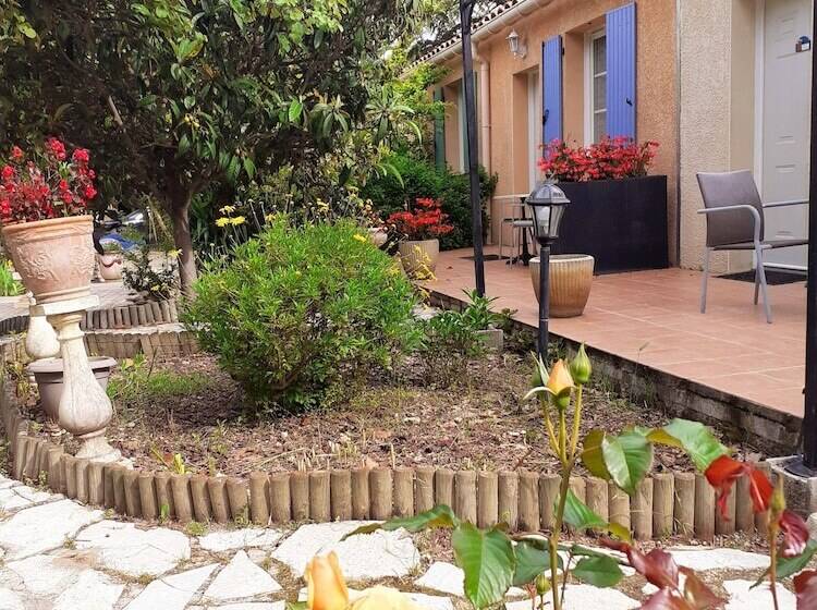 בית מלון כפרי Logis Hôtel Restaurant Le Clos Des Capitelles