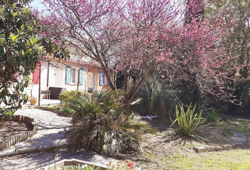 בית מלון כפרי Logis Hôtel Restaurant Le Clos Des Capitelles