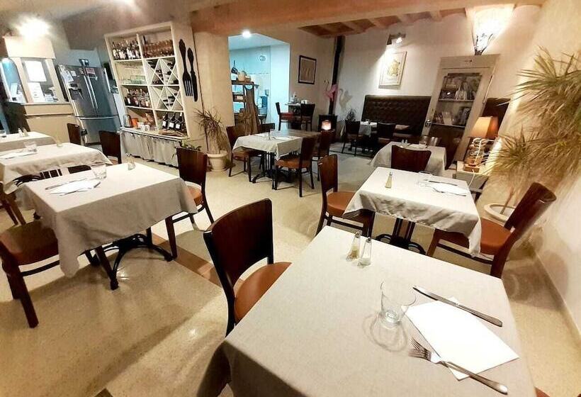 בית מלון כפרי Logis Hôtel Restaurant Le Clos Des Capitelles