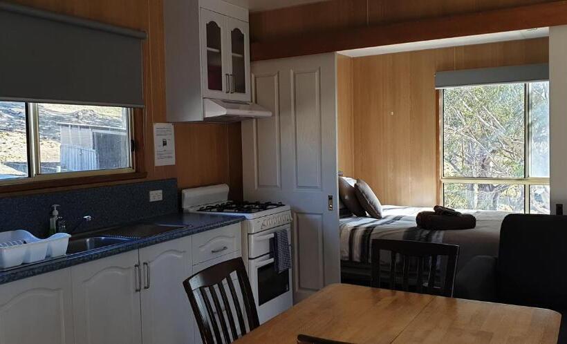 בית מלון כפרי Mount Rumney Escapes   1h Haven Horse House