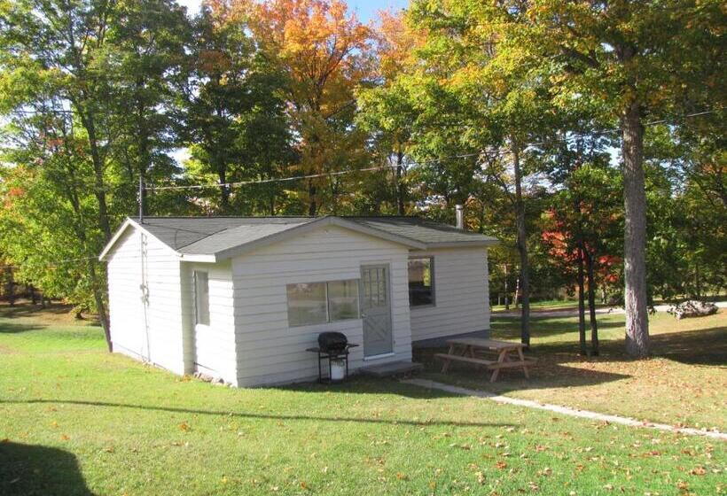 فندق Quiet Bay Inn & Café