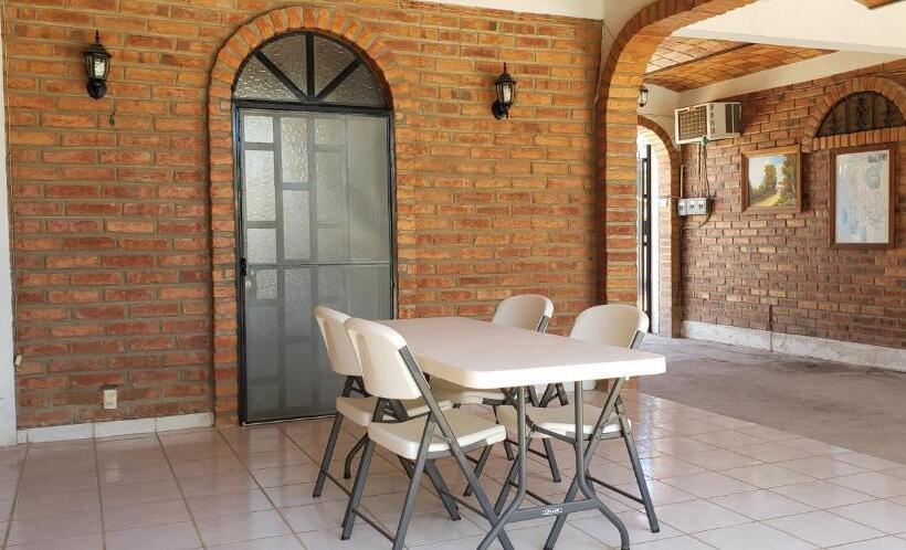 فندق Villas Del Monteón