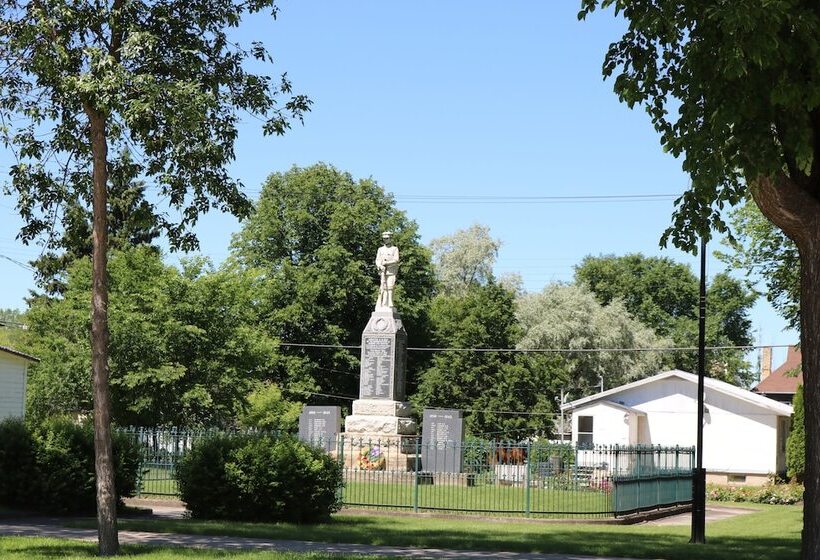 Мотель Manitou Motor Inn