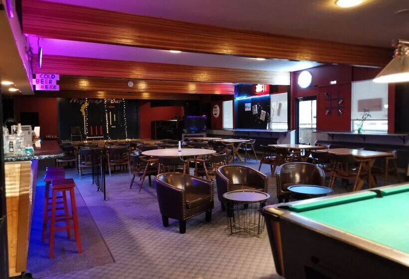 فندق على الطريق Manitou Motor Inn