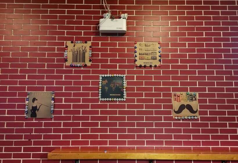 فندق على الطريق Manitou Motor Inn