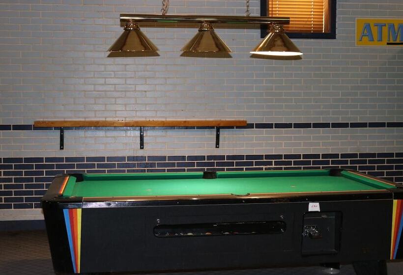 فندق على الطريق Manitou Motor Inn