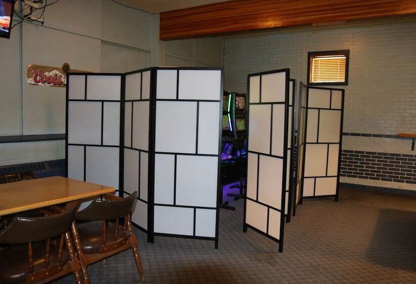 Мотель Manitou Motor Inn