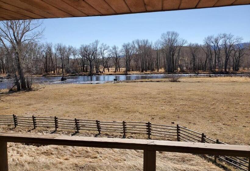 فندق على الطريق Sportsman Lodge Melrose Mt