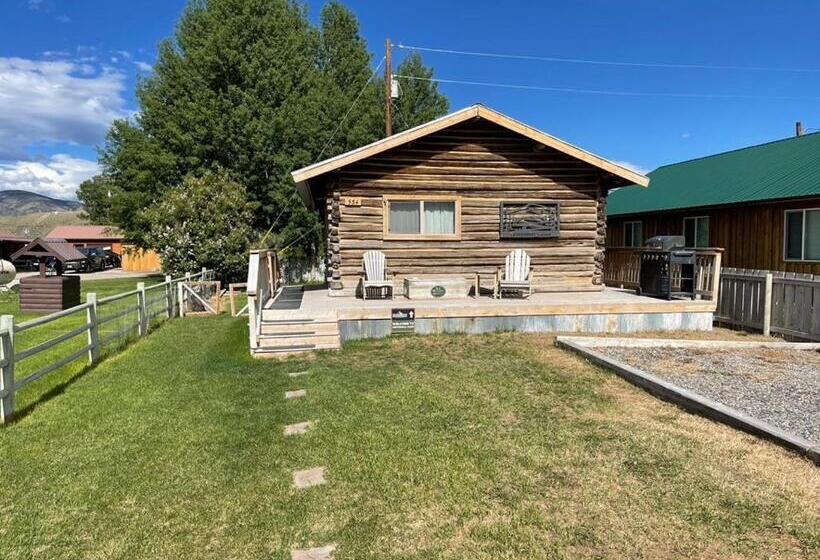 فندق على الطريق Sportsman Lodge Melrose Mt