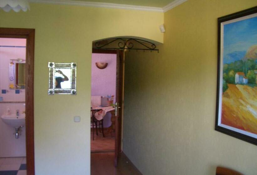 膳宿费 Bundi Vendégház