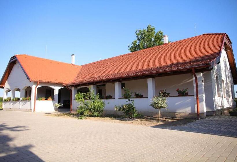 펜션 Csaronda Vendegház