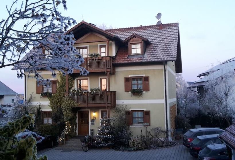 펜션 Gäste Haus Rösch