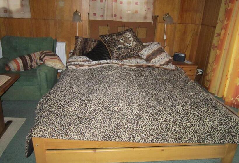 Пансион Guest House Leona