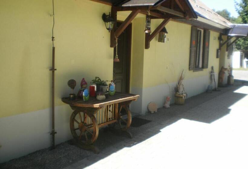 Пансион Guest House Leona