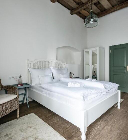 פנסיון R40 Vendégház