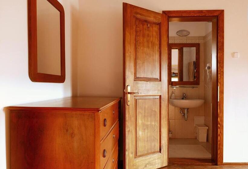 פנסיון úrágya Vendégház