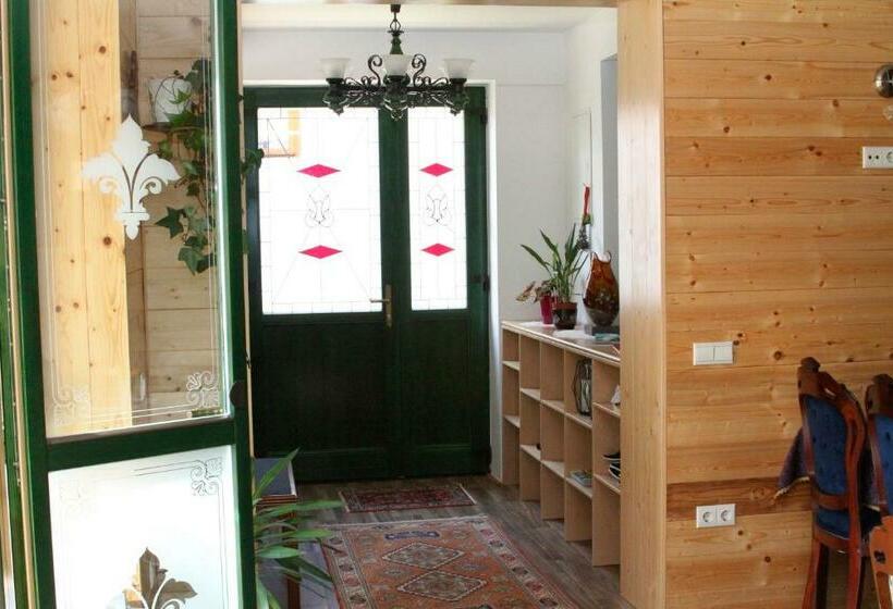 بنسيون Sasfészek Vendégház