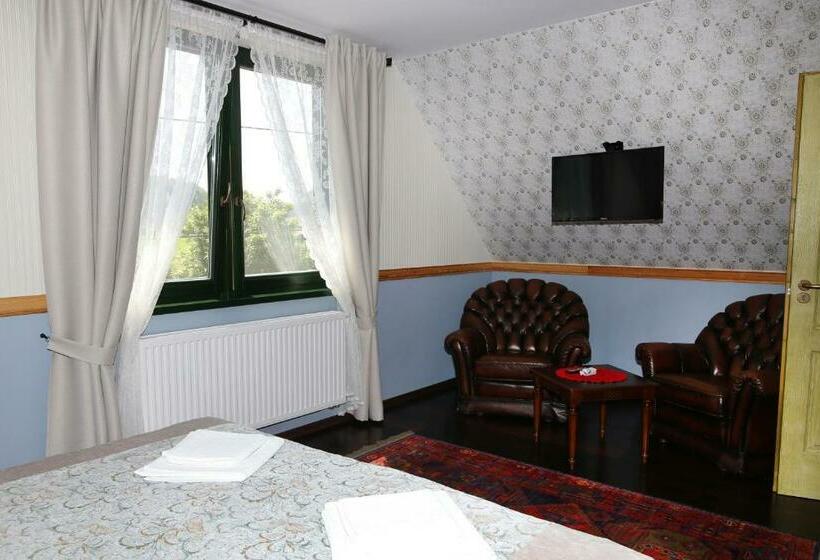 بنسيون Sasfészek Vendégház